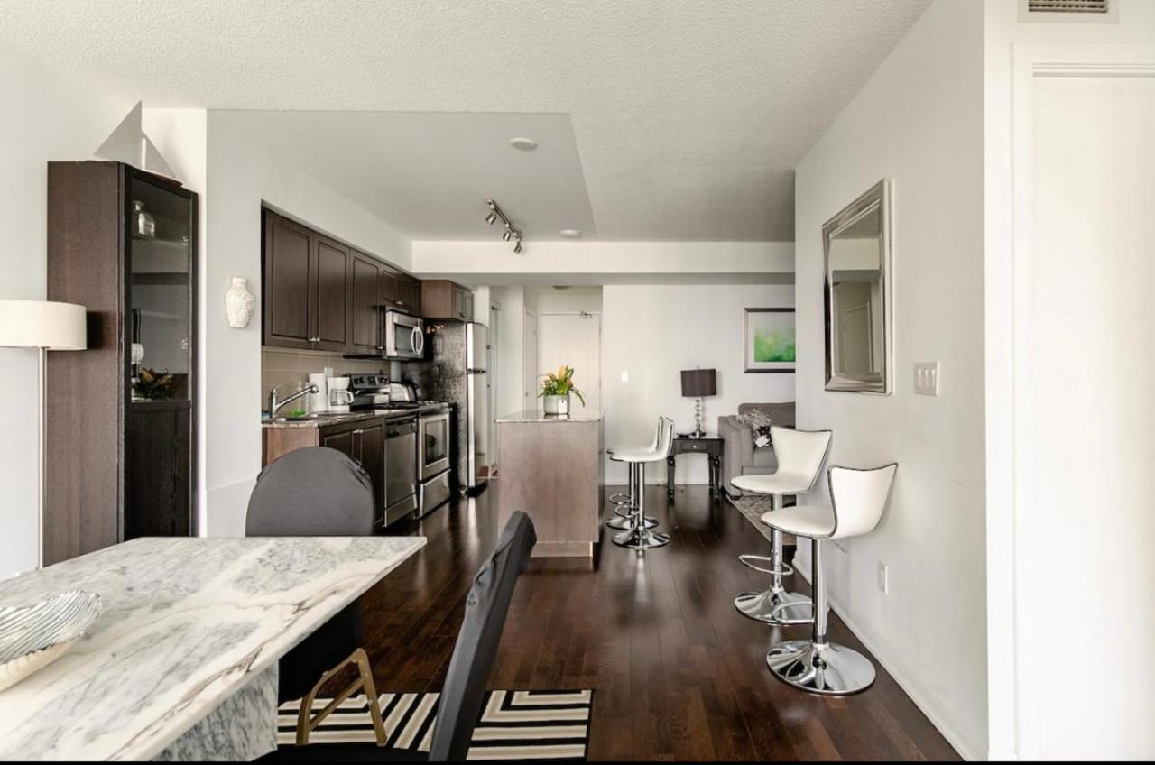 Downtown Toronto+Free Parking+Cn Tower View Apartman Kültér fotó